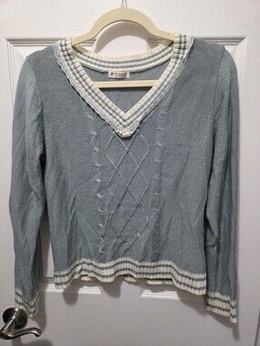 axes femme Cable Knit V-Neck Sweater